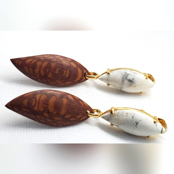 Italian designer -earings-gold plated-wood/acrylic-clips earings - Picture 4 of 9